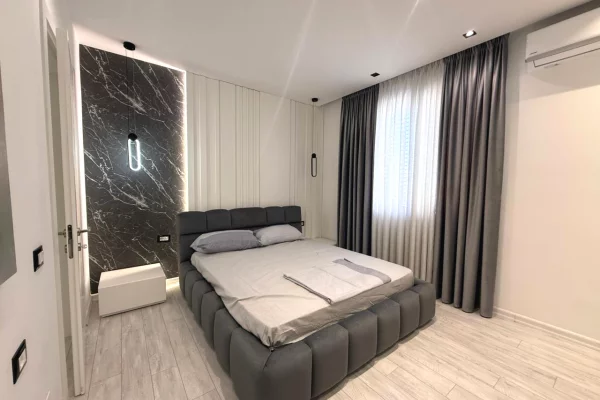 Shtepi me qera Apartament ne Tirane, 3+1, Mobilimi E mobiluar, Pagesa 125,000  Leke.