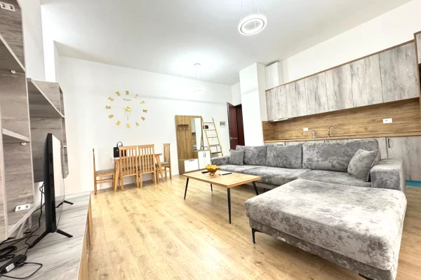 Shtepi me qera Apartament ne Tirane, 1+1, Mobilimi E mobiluar, Pagesa 699  Euro.