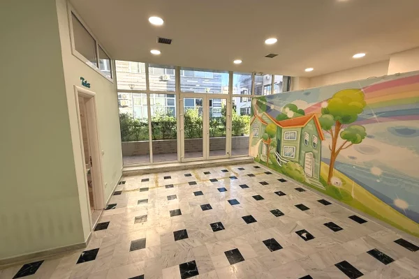 Ambient biznesi me qera 3+1 ne Tirane - 1,500 Euro