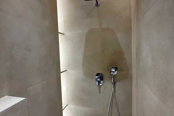 Shtepi ne shitje Apartament ne Tirane, Garsoniere, Mobilimi E mobiluar, Pagesa 100,000  Euro.