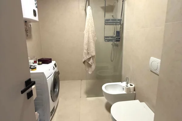 Shtepi me qera Apartament ne Tirane, 1+1, Mobilimi E mobiluar, Pagesa 1,150  Euro.