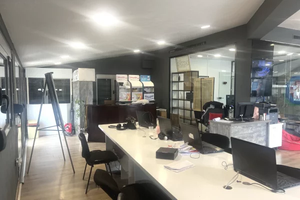 Ambient biznesi me qera 3+1 ne Tirane - 200,000 Leke