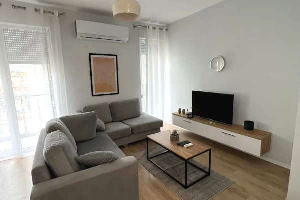 Shtepi me qera 2+1 ne Tirane - 750 Euro
