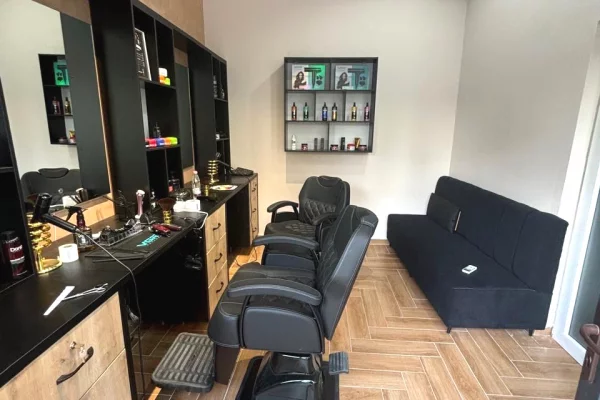 Ambient biznesi me qera 3+1 ne Tirane - 45,000 Leke