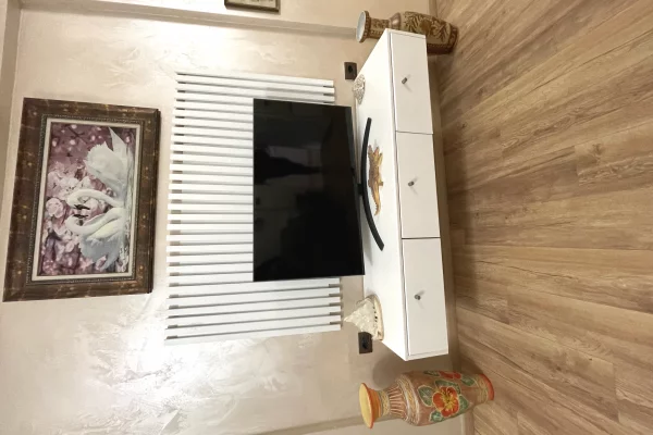 Shtepi me qera Apartament ne Tirane, 1+1, Mobilimi E mobiluar, Pagesa 3,600  Euro.