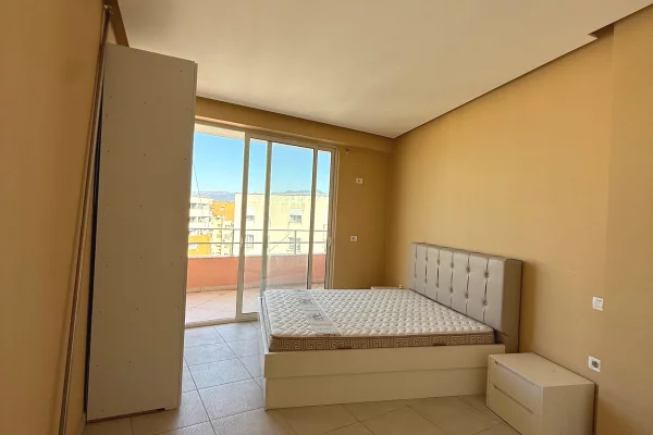 Shtepi ne shitje Apartament ne Tirane, 2+1, Mobilimi E mobiluar, Pagesa 158,000  Euro.