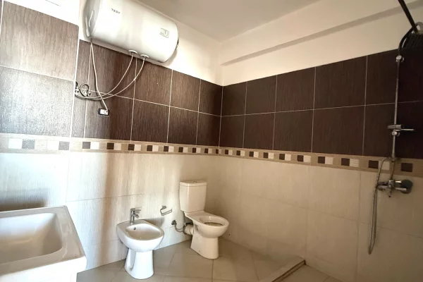 Shtepi ne shitje Apartament ne Tirane, 2+1, Mobilimi E mobiluar, Pagesa 158,000  Euro.