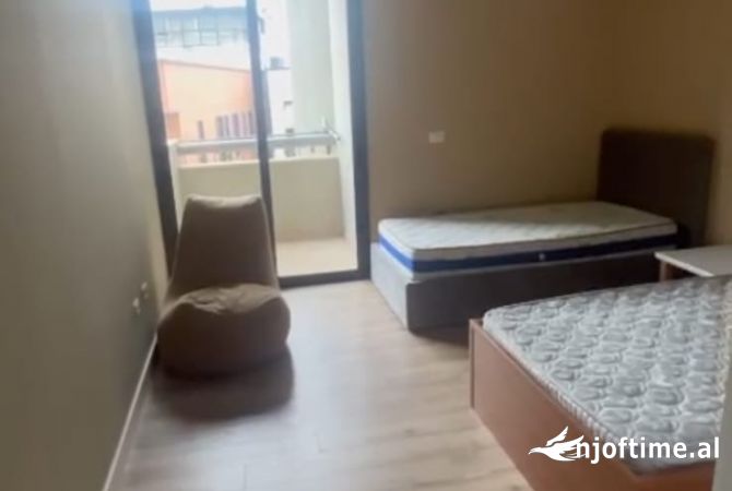 Shtepi me qera Apartament ne Tirane, 3+1, Mobilimi E mobiluar, Pagesa 1,000  Euro.