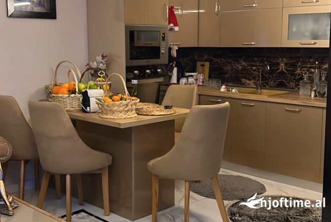 Shtepi ne shitje Apartament ne Tirane, 2+1, Mobilimi E mobiluar, Pagesa 165,000  Euro.