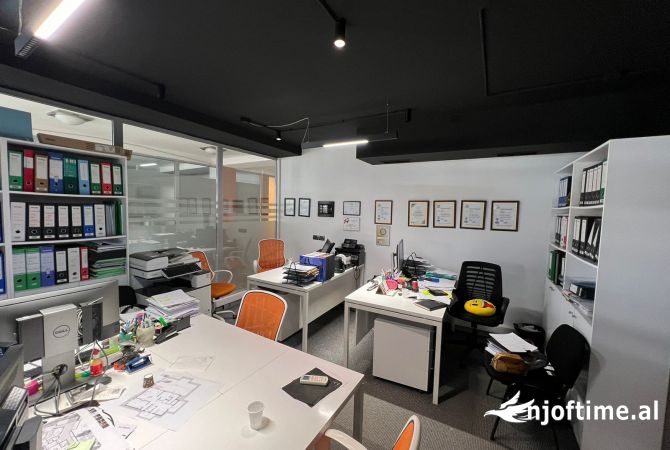 Ambient biznesi me qera 3+1 ne Tirane - 1,100 Euro