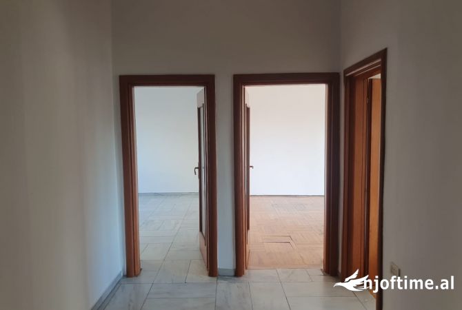 Ambient biznesi me qera 3+1 ne Tirane - 950 Euro
