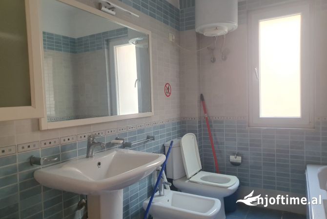 Ambient biznesi me qera 3+1 ne Tirane - 950 Euro