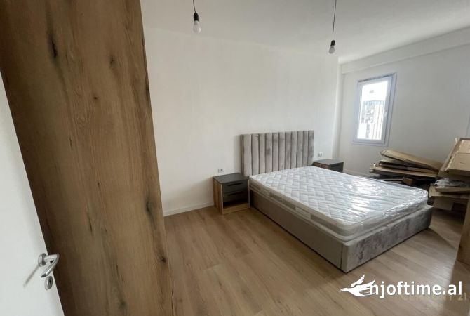 Shtepi ne shitje Apartament ne Tirane, 3+1, Mobilimi E mobiluar, Pagesa 166,000  Euro.