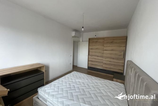 Shtepi ne shitje Apartament ne Tirane, 3+1, Mobilimi E mobiluar, Pagesa 166,000  Euro.