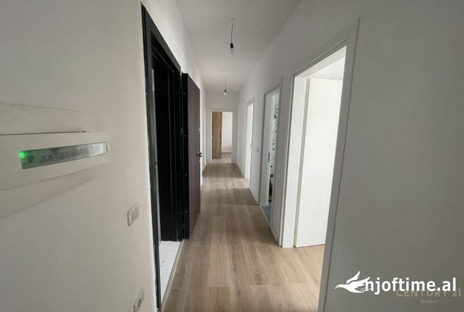Shtepi ne shitje Apartament ne Tirane, 3+1, Mobilimi E mobiluar, Pagesa 166,000  Euro.