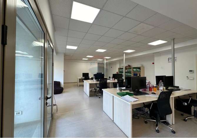 Ambient biznesi me qera 3+1 ne Tirane - 5,500 Euro