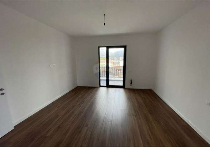Ambient biznesi me qera 3+1 ne Tirane - 400 Euro