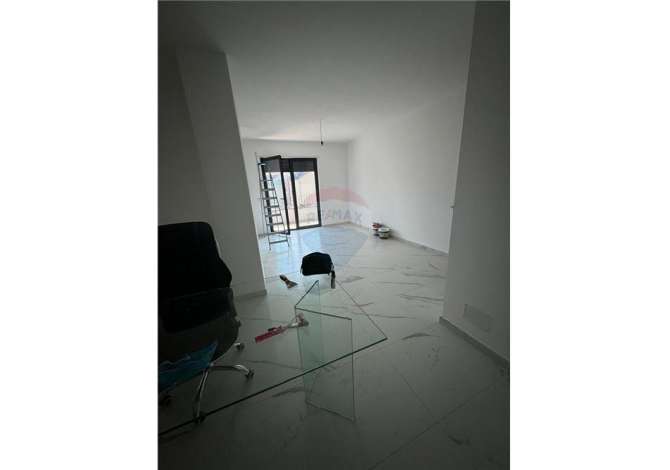 Ambient biznesi me qera 3+1 ne Tirane - 550 Euro
