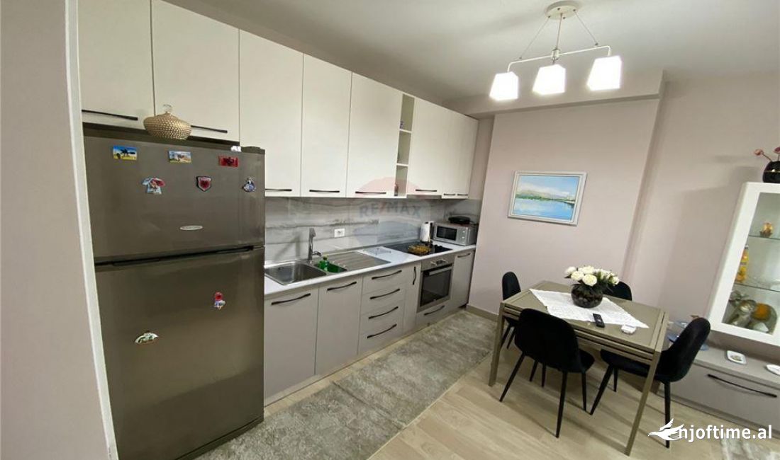 Shtepi me qera Apartament ne Tirane, 2+1, Mobilimi E mobiluar, Pagesa 650  Euro.