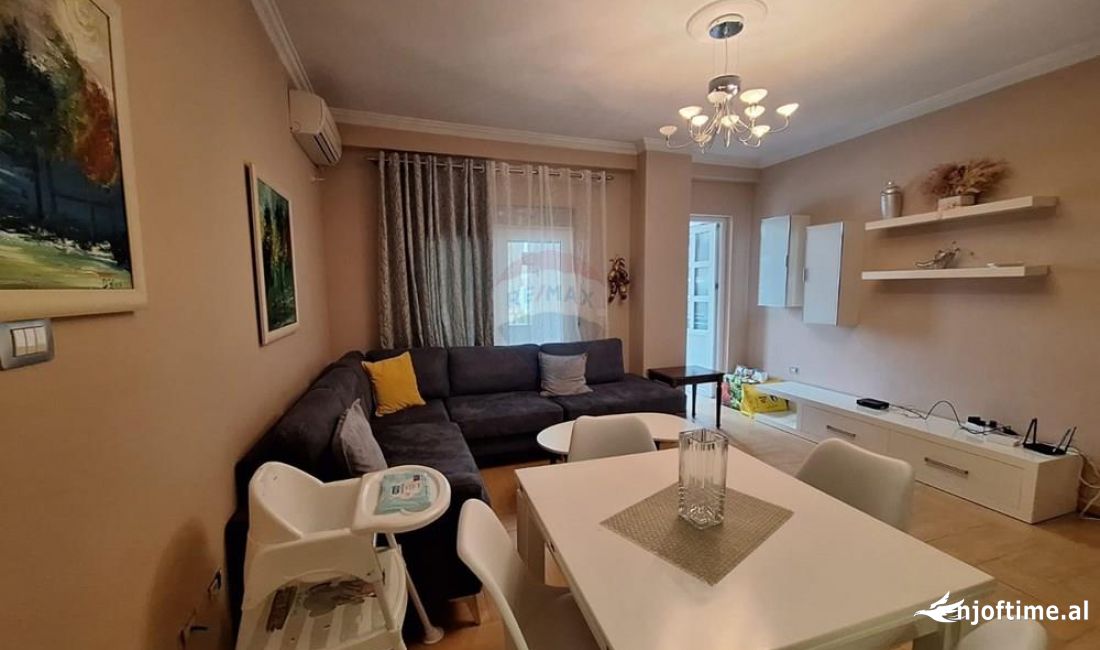 Shtepi me qera Apartament ne Tirane, 2+1, Mobilimi E mobiluar, Pagesa 600  Euro.