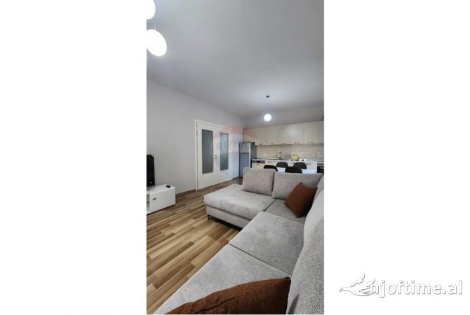 Shtepi me qera 2+1 ne Tirane - 800 Euro