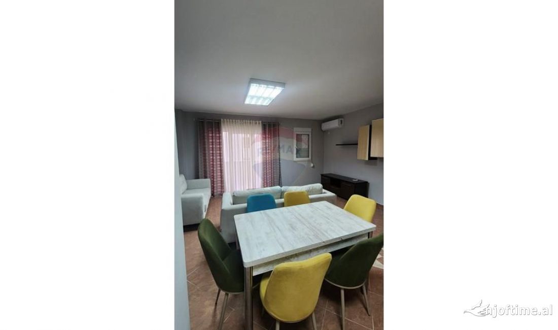 Shtepi me qera Apartament ne Tirane, 2+1, Mobilimi E mobiluar, Pagesa 500  Euro.