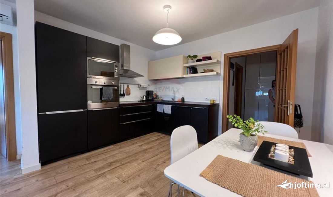Shtepi me qera Apartament ne Tirane, 1+1, Mobilimi E mobiluar, Pagesa 700  Euro.