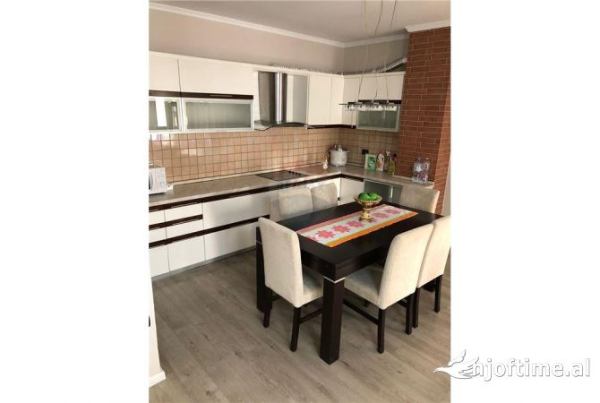 Shtepi me qera 2+1 ne Tirane - 650 Euro