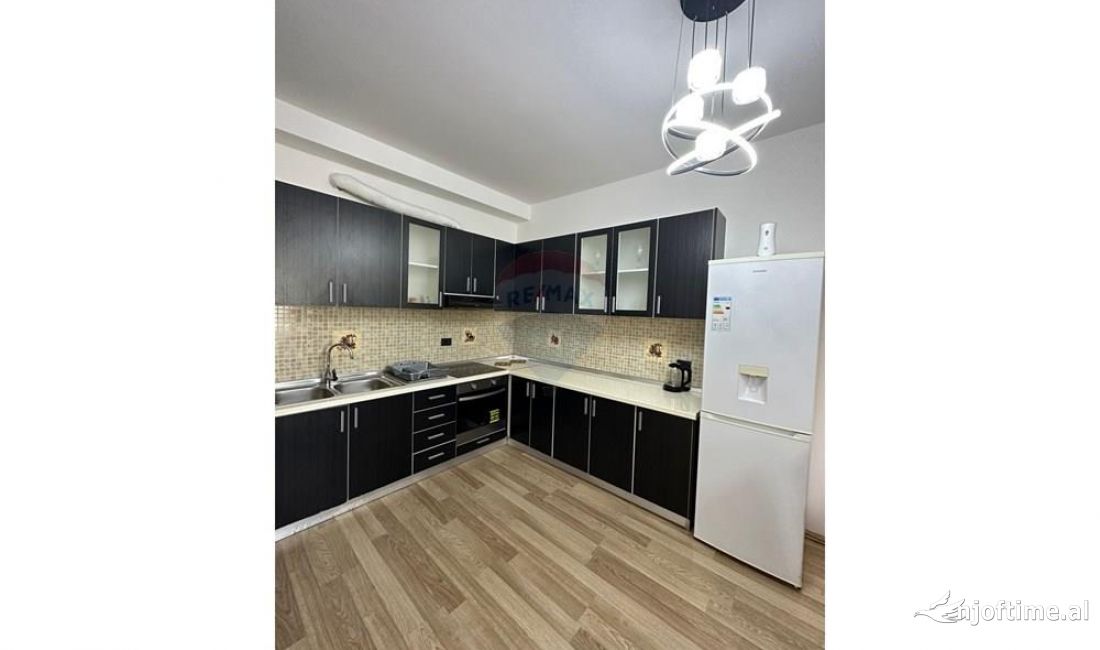 Shtepi me qera Apartament ne Tirane, 2+1, Mobilimi E mobiluar, Pagesa 750  Euro.