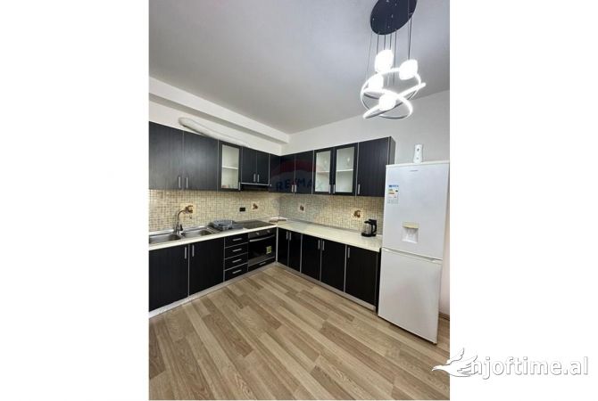 Shtepi me qera 2+1 ne Tirane - 750 Euro