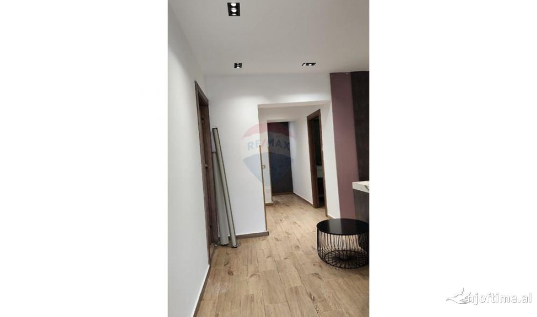 Dyqan - Per Qira - Tirana e Re - Margarita Tutulani