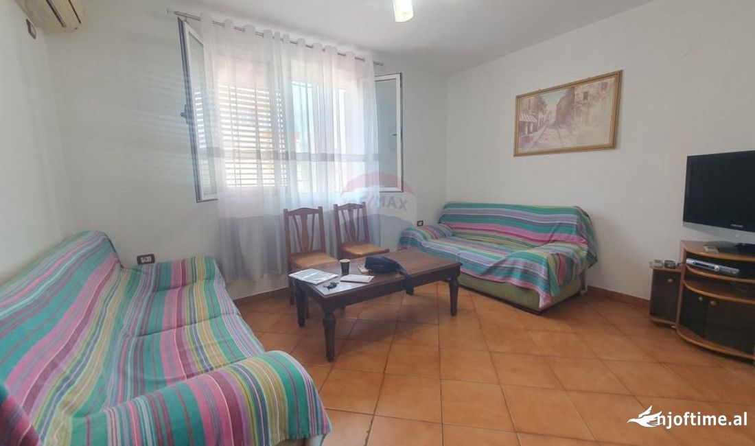 Shtepi me qera Apartament ne Tirane, 3+1, Mobilimi E mobiluar, Pagesa 550  Euro.
