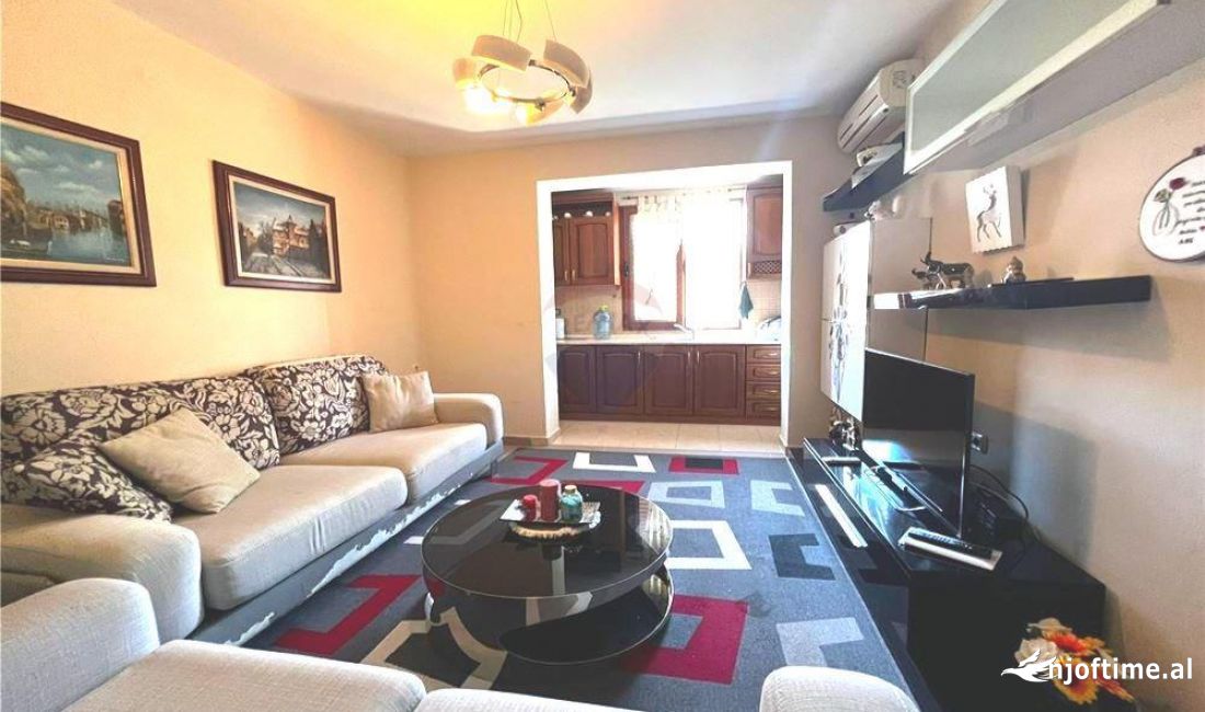 Shtepi me qera Apartament ne Tirane, 2+1, Mobilimi E mobiluar, Pagesa 500  Euro.