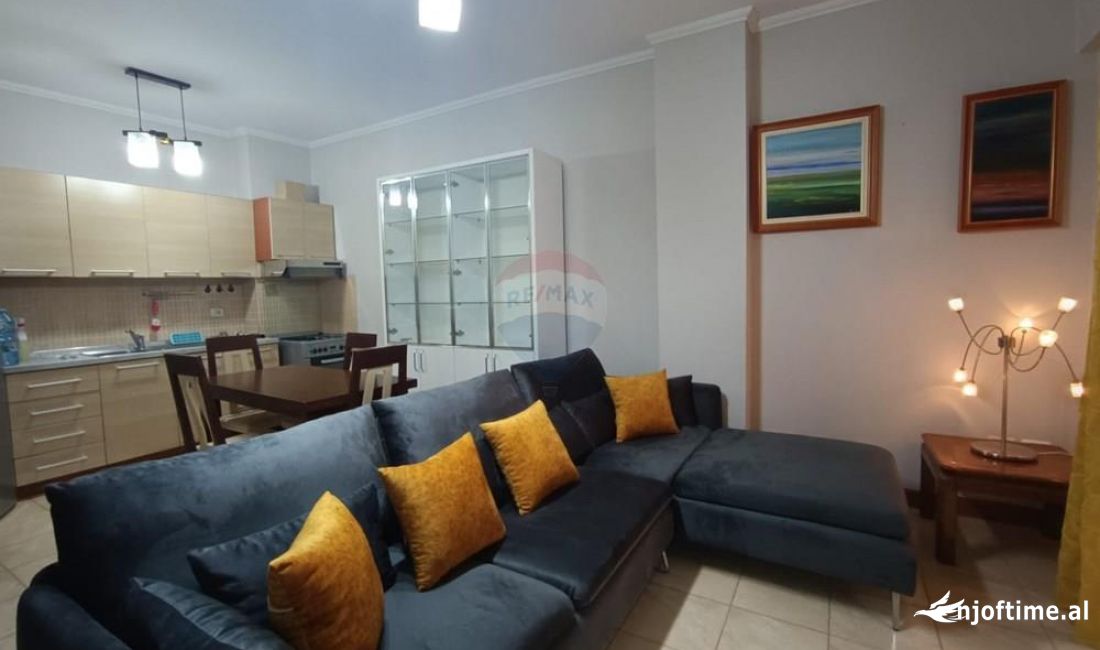 Shtepi me qera Apartament ne Tirane, 1+1, Mobilimi E mobiluar, Pagesa 550  Euro.