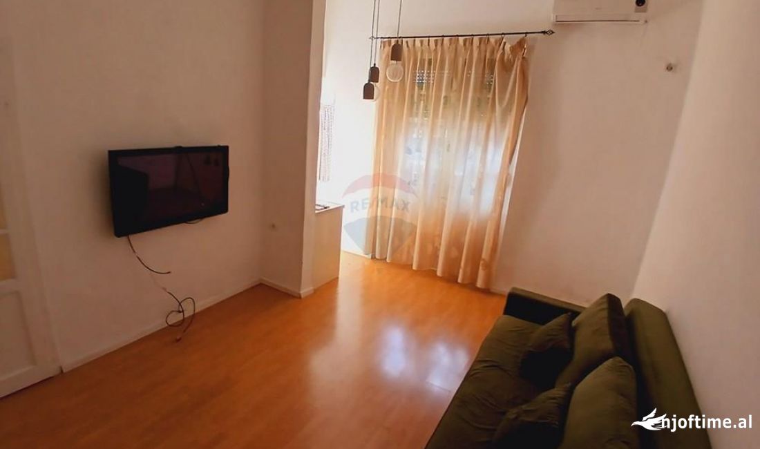 Shtepi me qera Apartament ne Tirane, 2+1, Mobilimi E mobiluar, Pagesa 650  Euro.