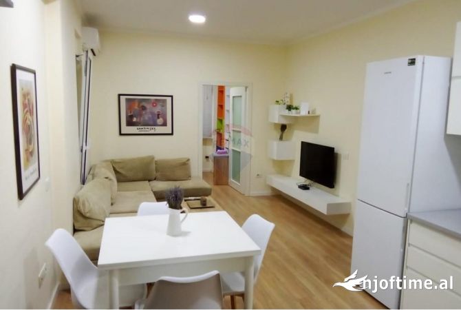 Apartament 2+1 per qera rruga Barrikadave