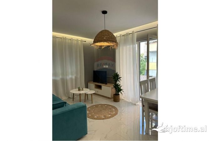 Shtepi me qera 2+1 ne Tirane - 700 Euro