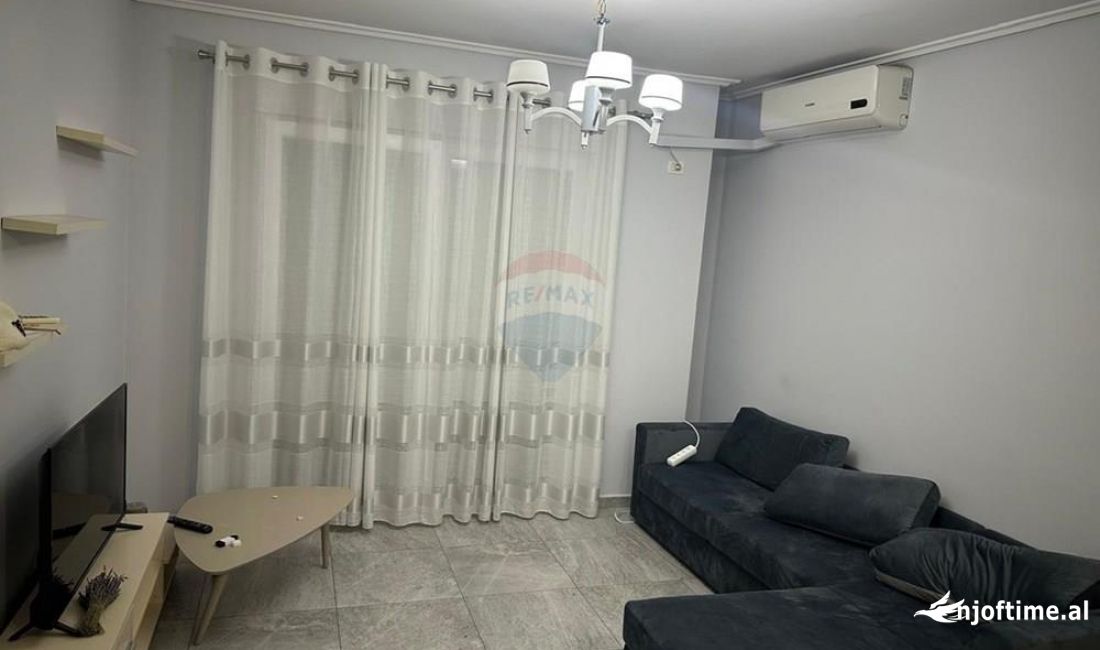 Shtepi me qera Apartament ne Tirane, 2+1, Mobilimi E mobiluar, Pagesa 700  Euro.