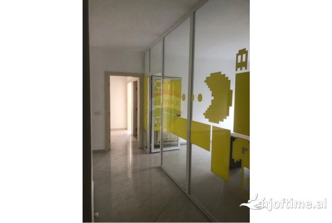 Ambient biznesi me qera 3+1 ne Tirane - 1,300 Euro