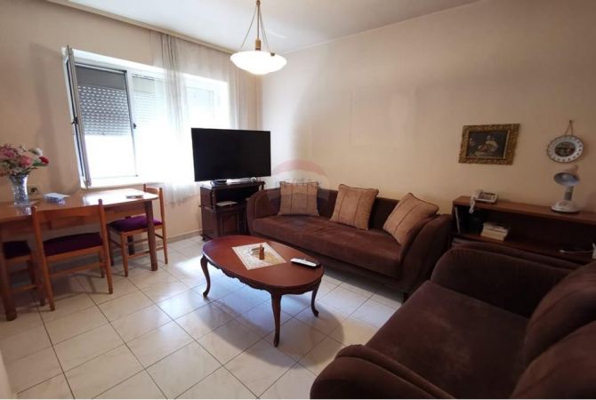Shtepi me qera 2+1 ne Tirane - 450 Euro
