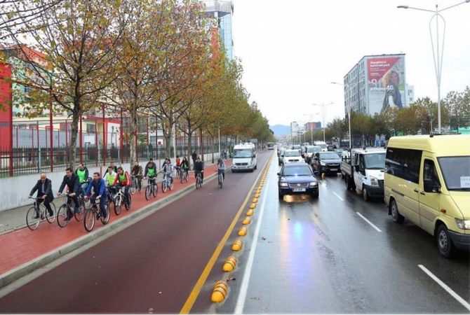 Ambient biznesi me qera 1+1 ne Tirane - 70,000 Leke