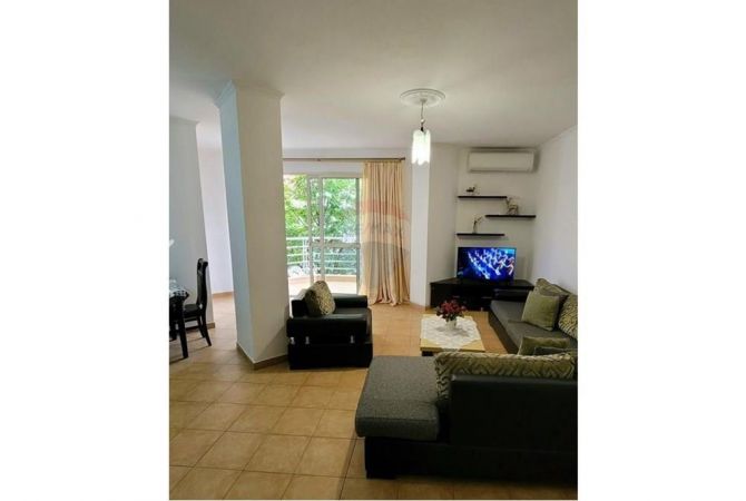 Shtepi me qera 2+1 ne Tirane - 370 Euro
