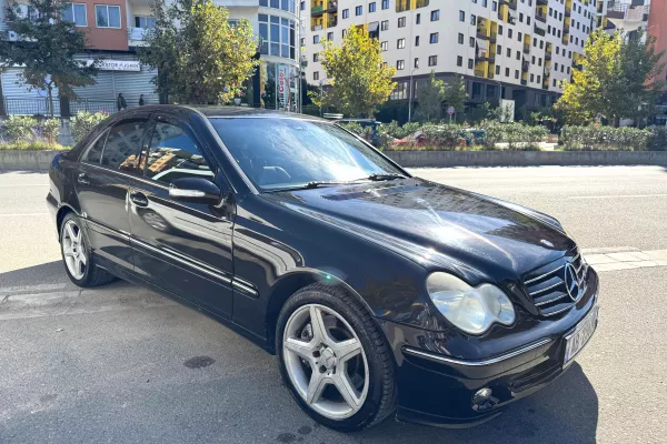 Makina ne shitje ne Tirane - 4,700 Euro