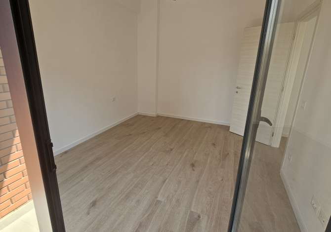 Ambiente Commerciale in Affitto 3+1 a Tirana - 950 Euro