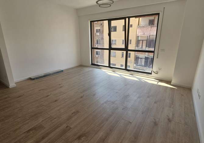 Ambiente Commerciale in Affitto 3+1 a Tirana - 950 Euro