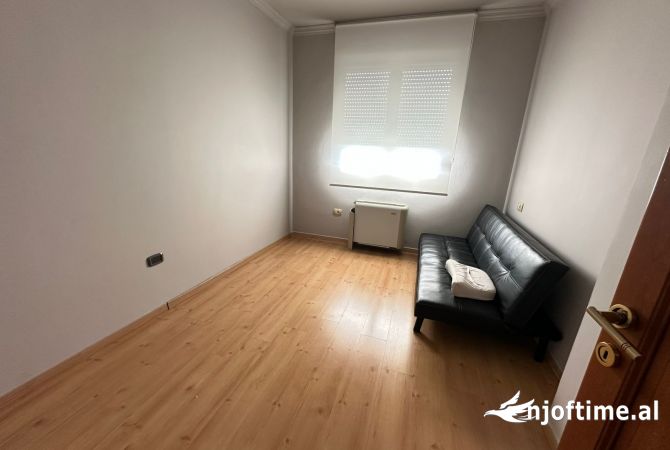 Shtepi me qera Apartament ne Tirane, 2+1, Mobilimi E mobiluar, Pagesa 1,500  Euro.