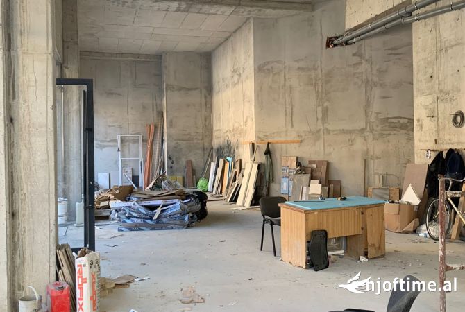 Ambjent biznesi ne shitje 1+1 ne Tirane - 450,000 Euro