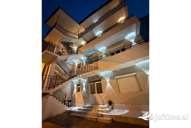 Ambiente Commerciale in Affitto 3+1 a Tirana - 5,000 Euro