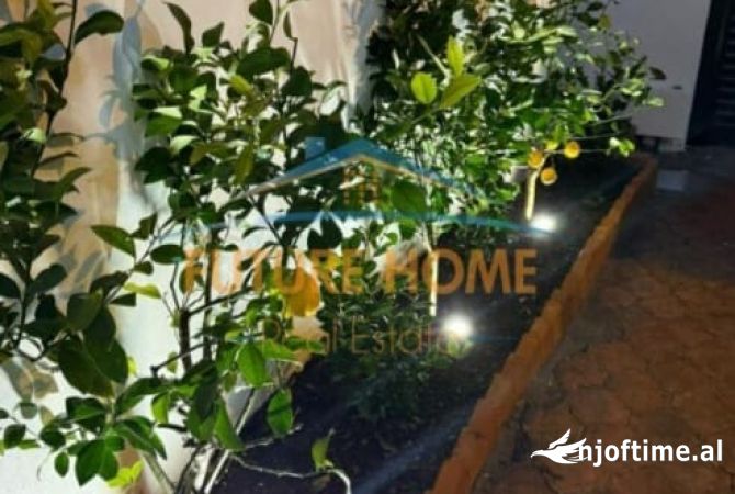 Ambiente Commerciale in Affitto 3+1 a Tirana - 5,000 Euro
