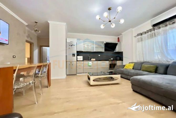 Shtepi ne shitje Apartament ne Tirane, 2+1, Mobilimi E mobiluar, Pagesa 200,000  Euro.
